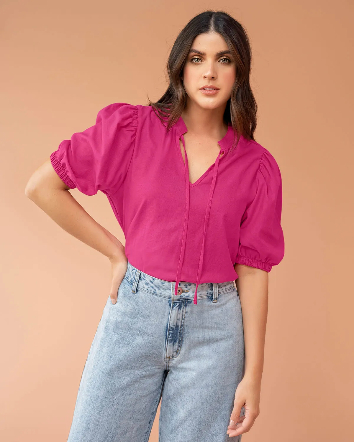 Camisa con cuello en V con cordón para amarrar