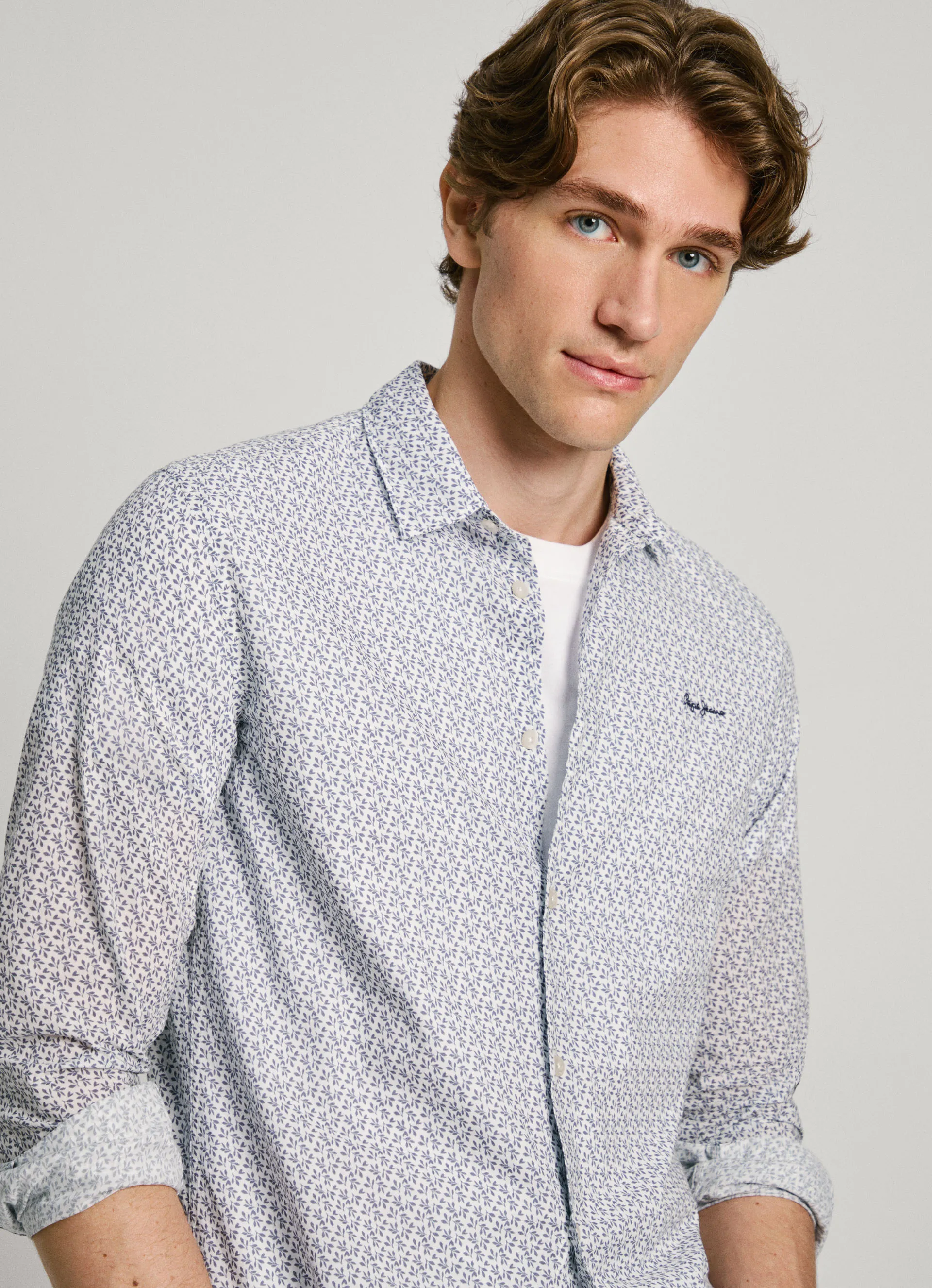 camisa estampado flores fit slim