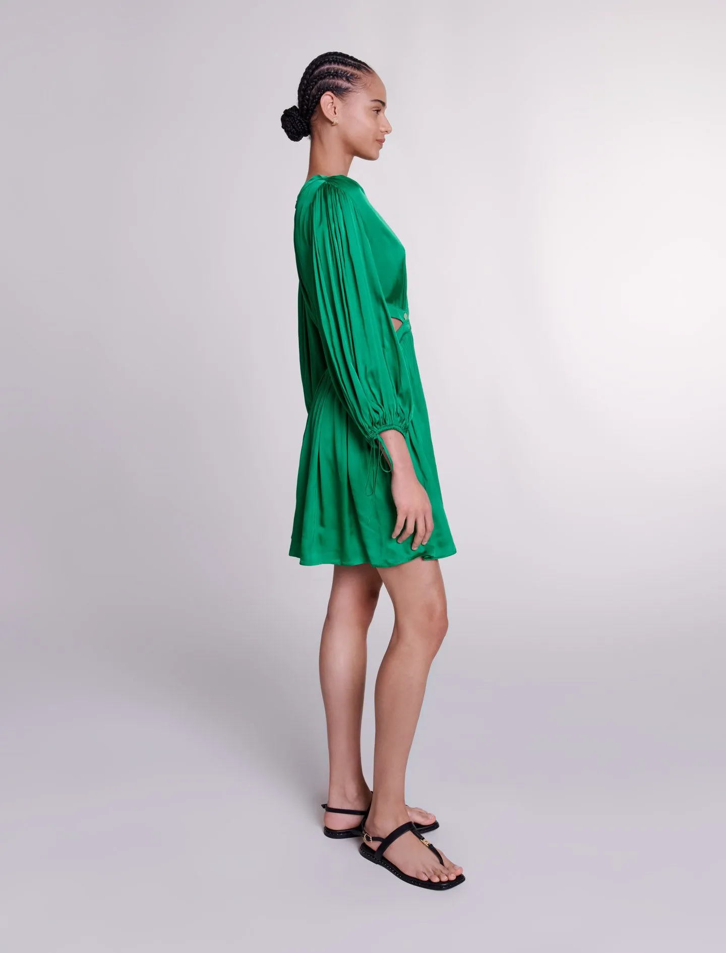MAJE Vestido corto con efecto satinado y cuello redondo en verde